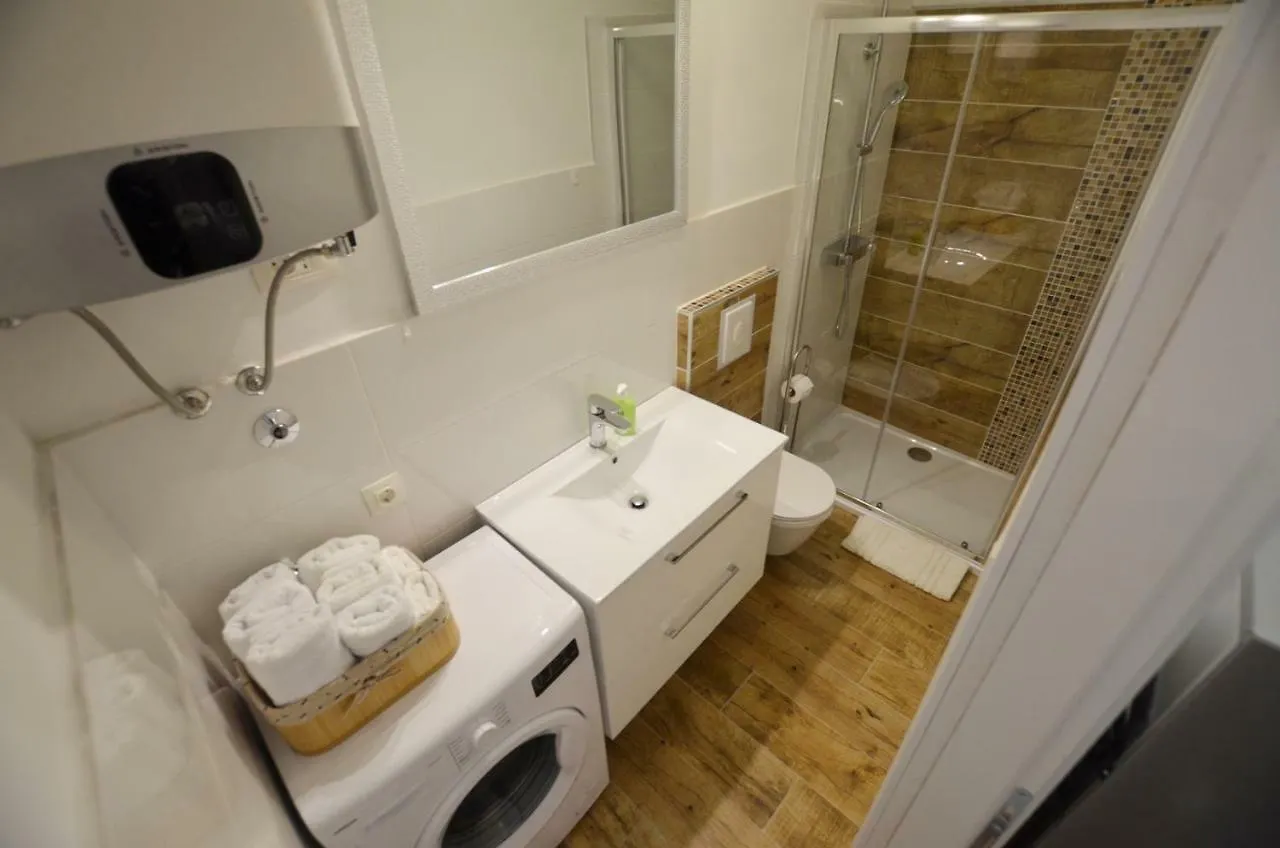 Bruno Apartment 로비니 0*,