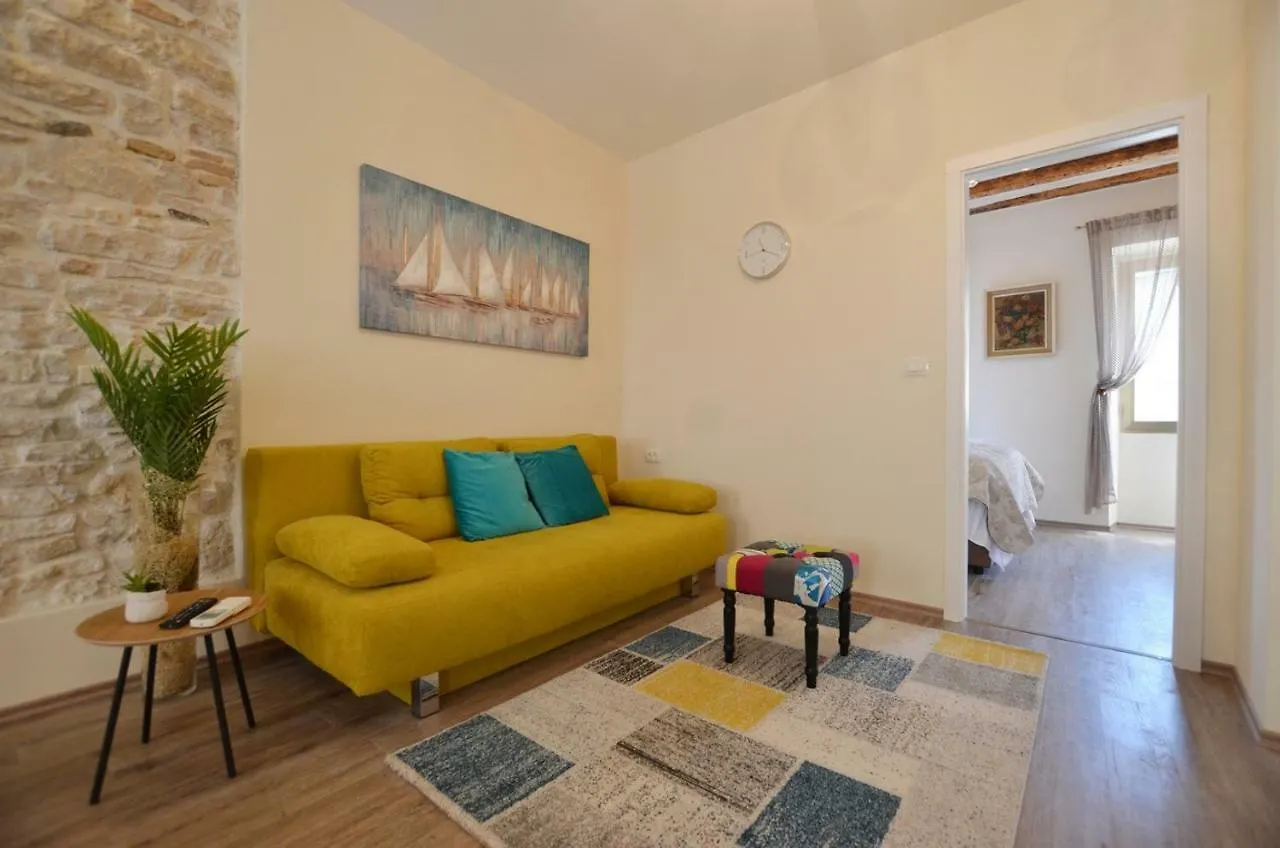 Bruno Apartment 로비니