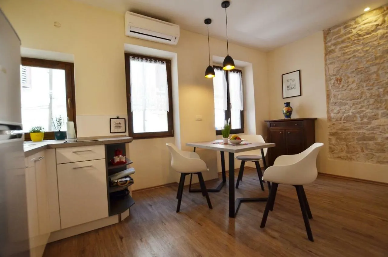 Bruno Apartment 로비니